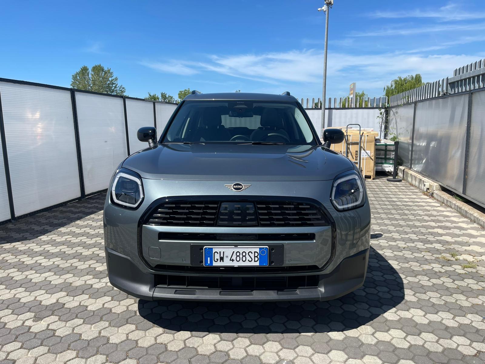 NEW MINI COUNTRYMAN